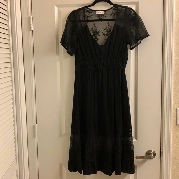 Molly Bracken black lace dress Molly Bracken black lace dress
